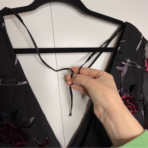 Majorelle- Ava Deep V Dress in Black Floral - XS NWT - Picture 10 of 13